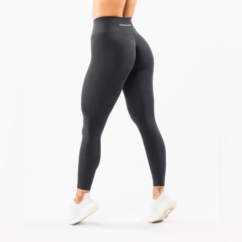 Alphalete Amplify Leggings Shadow color. Size M